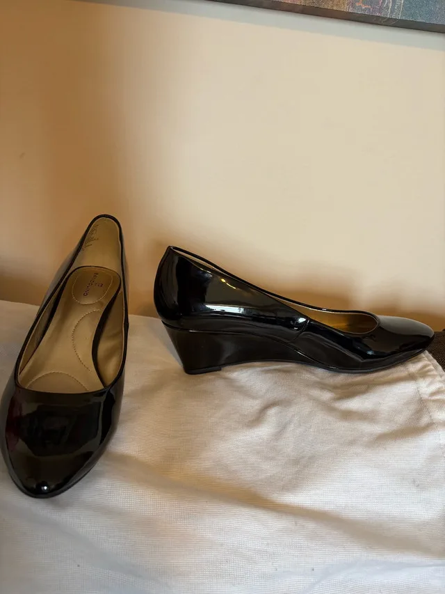 Black Heels size 8 - Never worn image indicator(2)