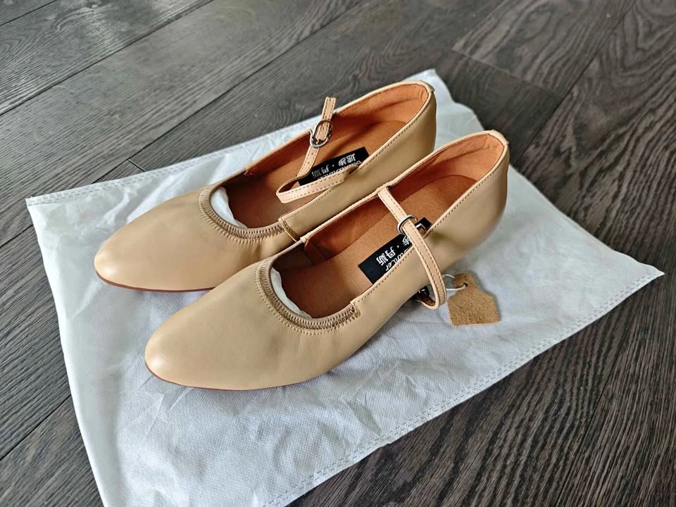 NEW Beige Leather Character/Dance Shoes - 3.5cm Heel - US 8.5-9