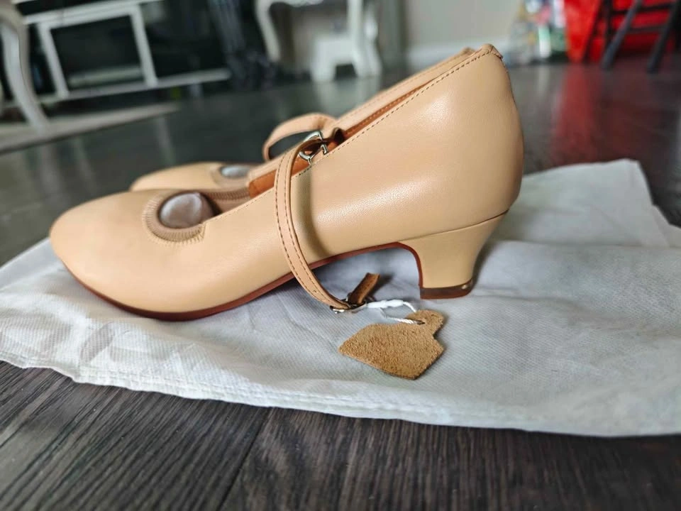 NEW Beige Leather Character/Dance Shoes - 3.5cm Heel - US 8.5-9 - photo 2