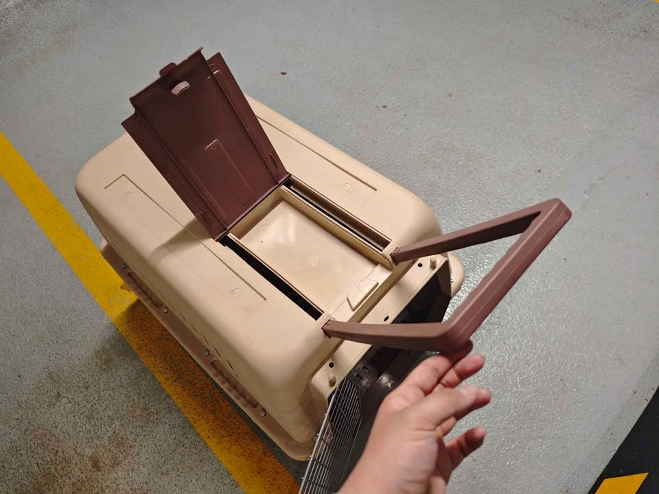 XLarge Heavy-Duty Airline Pet Crate – Like New - photo 5