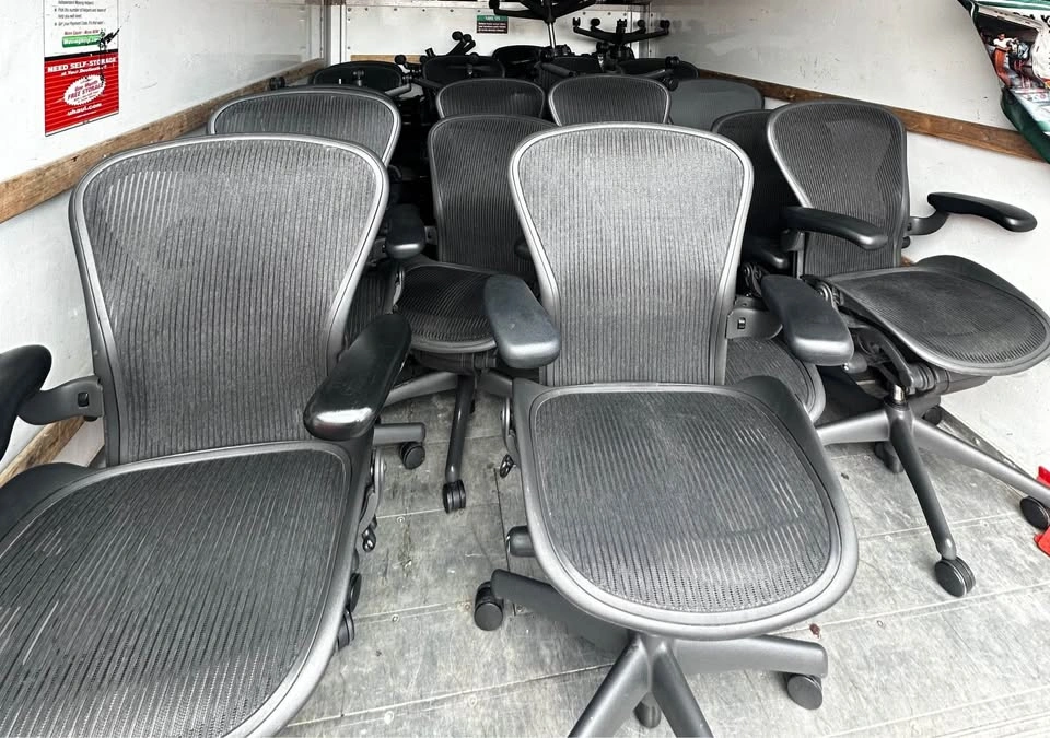 Herman Miller Aeron Chair – Fully Loaded – Good Condition - photo 3