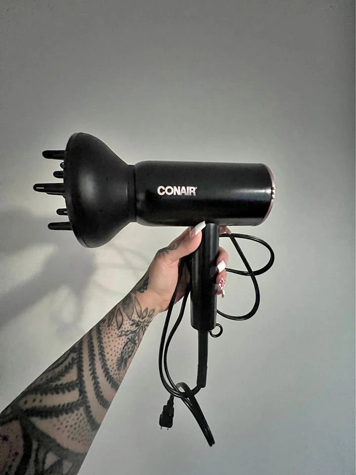 Conair hair dryer with a diffuser moving abroad sale