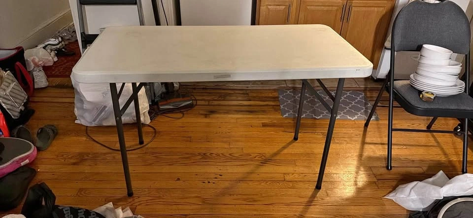 4ft foldable Plastic Table