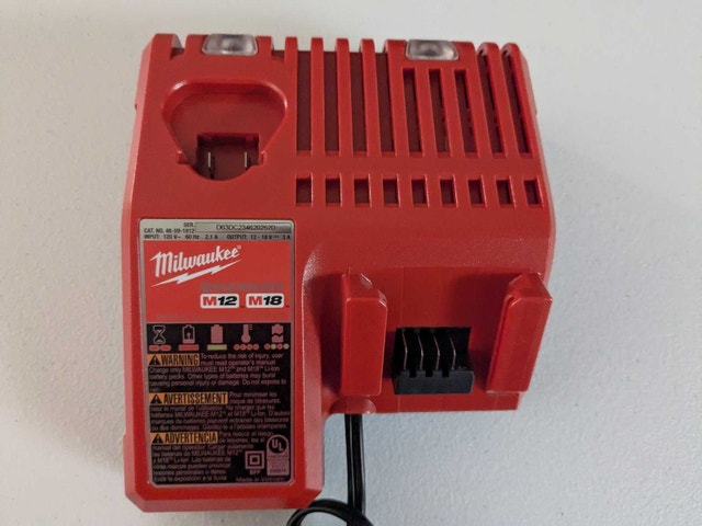 Milwaukee M18/M12 charger (READ AD)