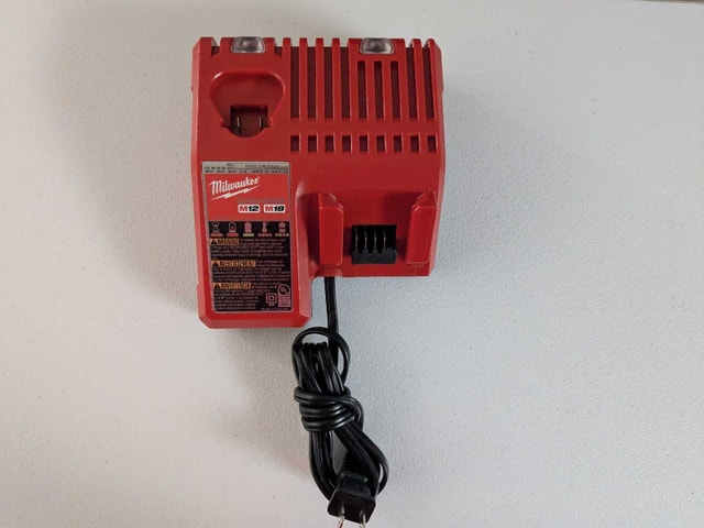 Milwaukee M18/M12 charger (READ AD) - photo 4