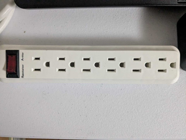 Power bar Surge Protector (READ AD) - photo 3
