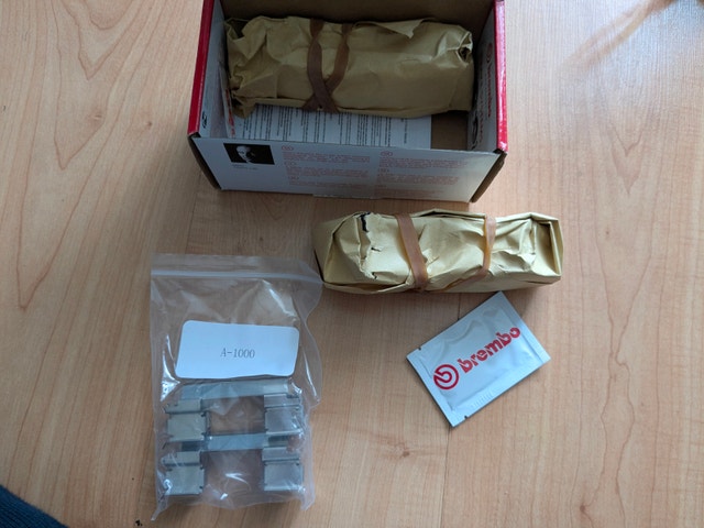 Ceramic Disc brake Pad set from Brembo P10033N (new/inbox)