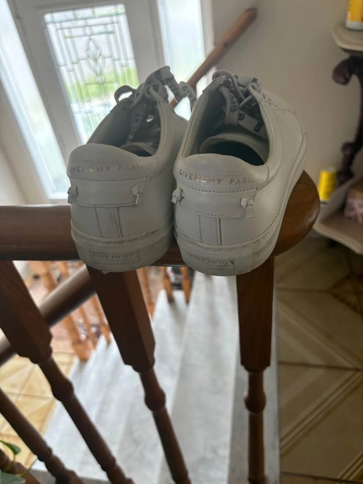 Givenchy white sneakers size 8.5 - photo 4