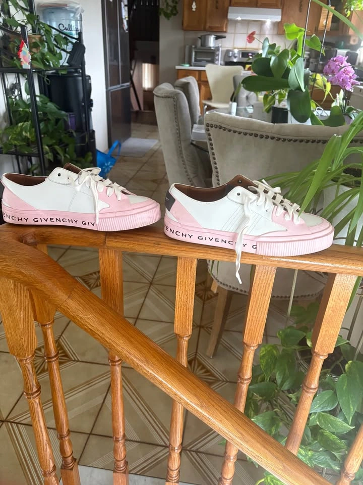 Authentic Givenchy Sneakers - photo 2