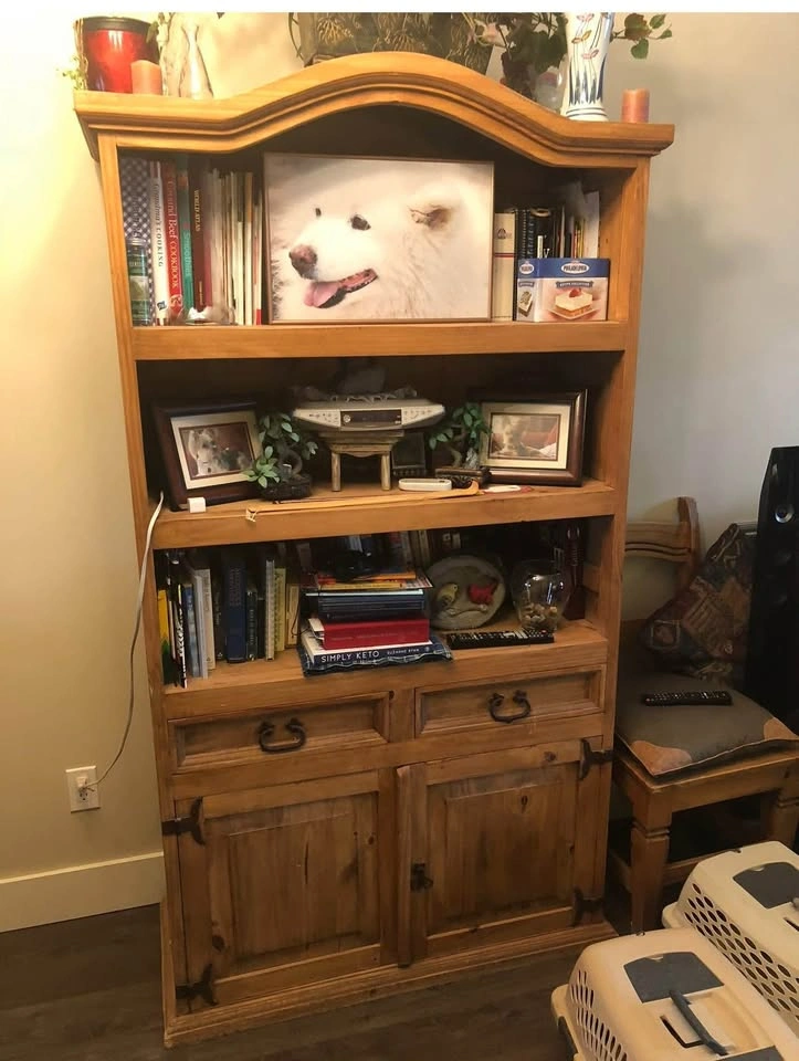 Kitchen Table and chairs with Hutch - photo 2