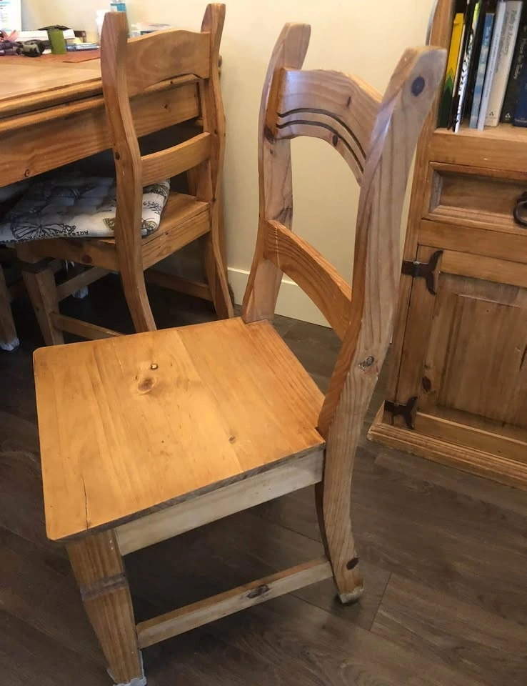Kitchen Table and chairs with Hutch - photo 5