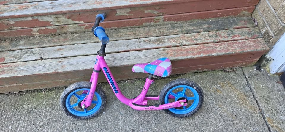 Supercycle Freewheeler Balance Bike Pink Blue