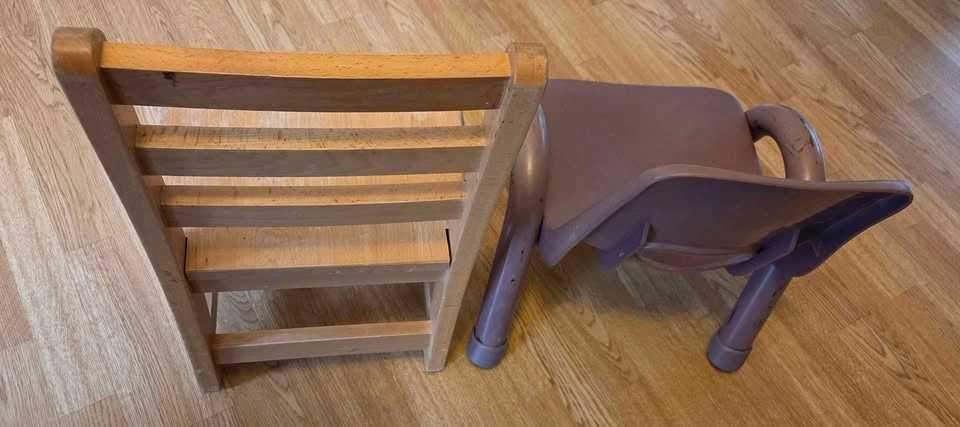 Two Kids Chairs - photo 3