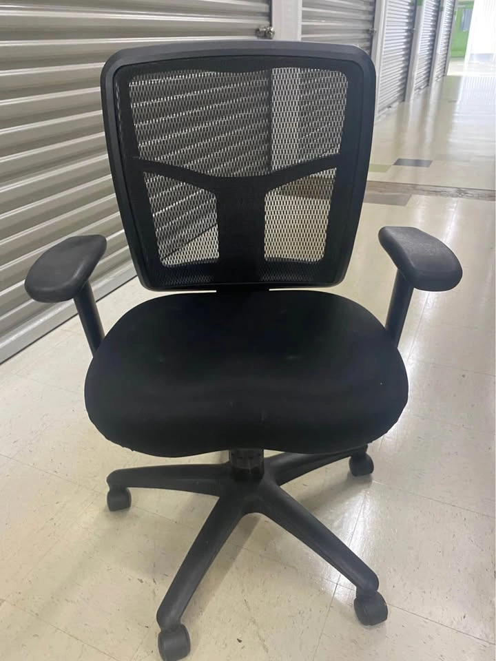 Comfy Quality Ergonomic Office Chair Retail $350 - photo 2