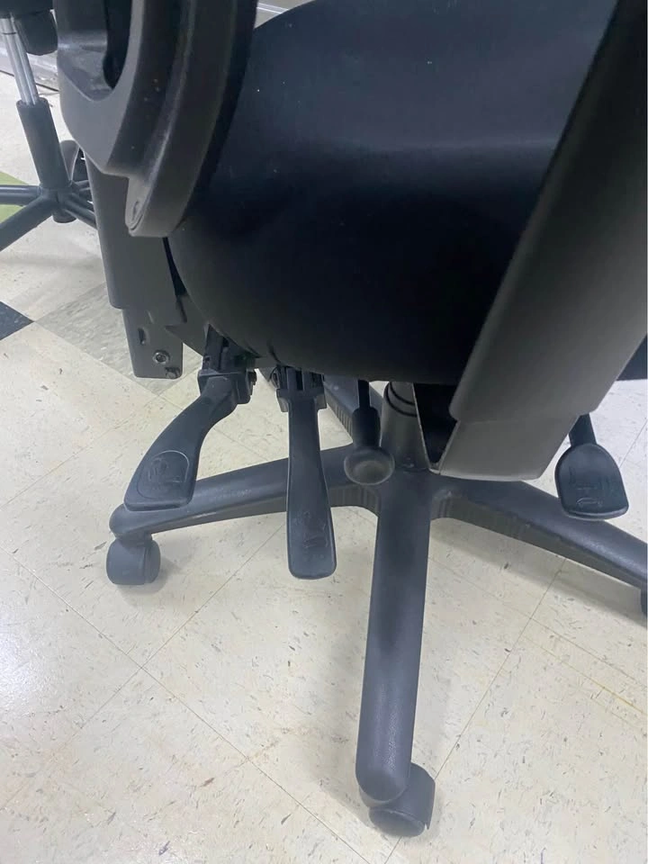 Comfy Quality Ergonomic Office Chair Retail $350 - photo 3