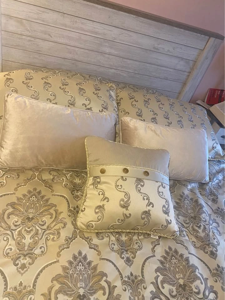 Quality King Comforter Set and Throw Pillows (Macy’s) - photo 5