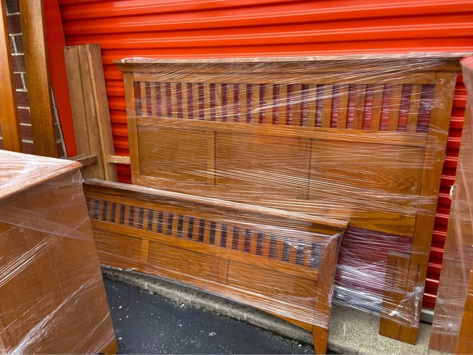 Oak Mission Style 4-Piece Bedroom Set (full/queen bed frame) - photo 4