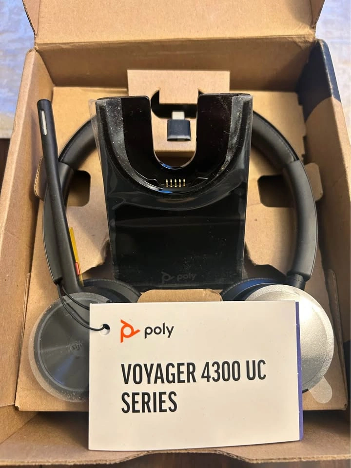 Poly Voyager 4320 UC Wireless Headset & Charge Stand - photo 3
