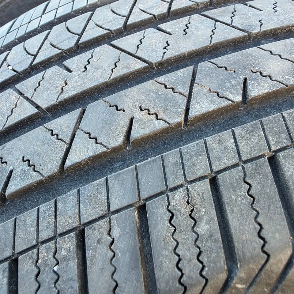 235/55/19 continental all season tires 90% tread - photo 5