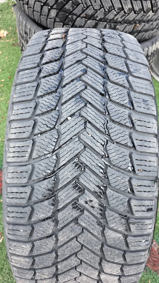 275/45/20 Michelin winter tires 85% tread - photo 3
