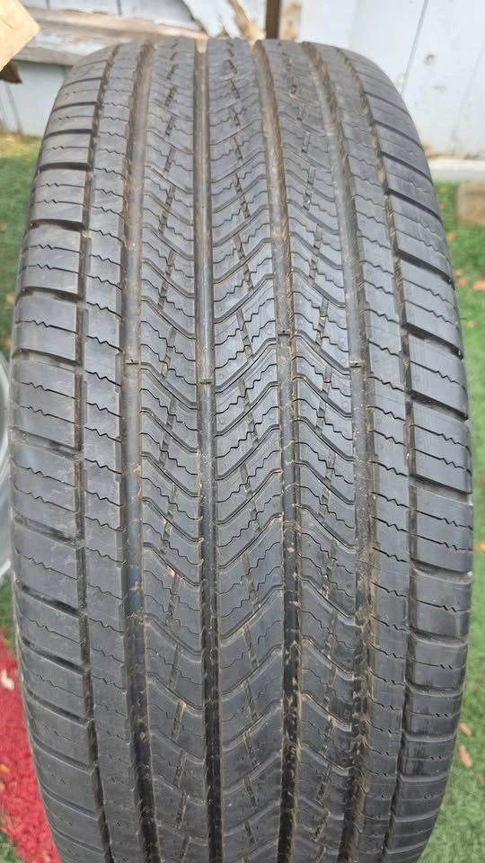 265/65/18 Michelin Primacy LTX all season tires 99% - photo 3