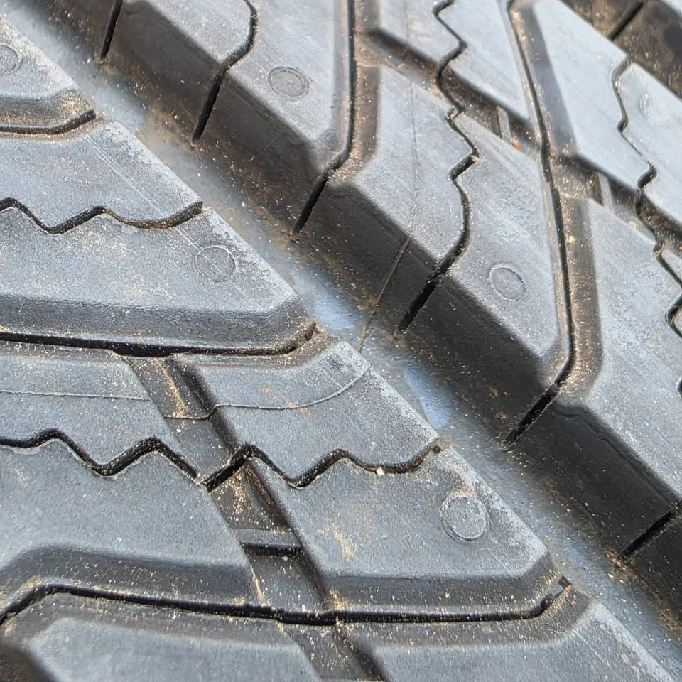 265/65/18 Michelin Primacy LTX all season tires 99% - photo 4