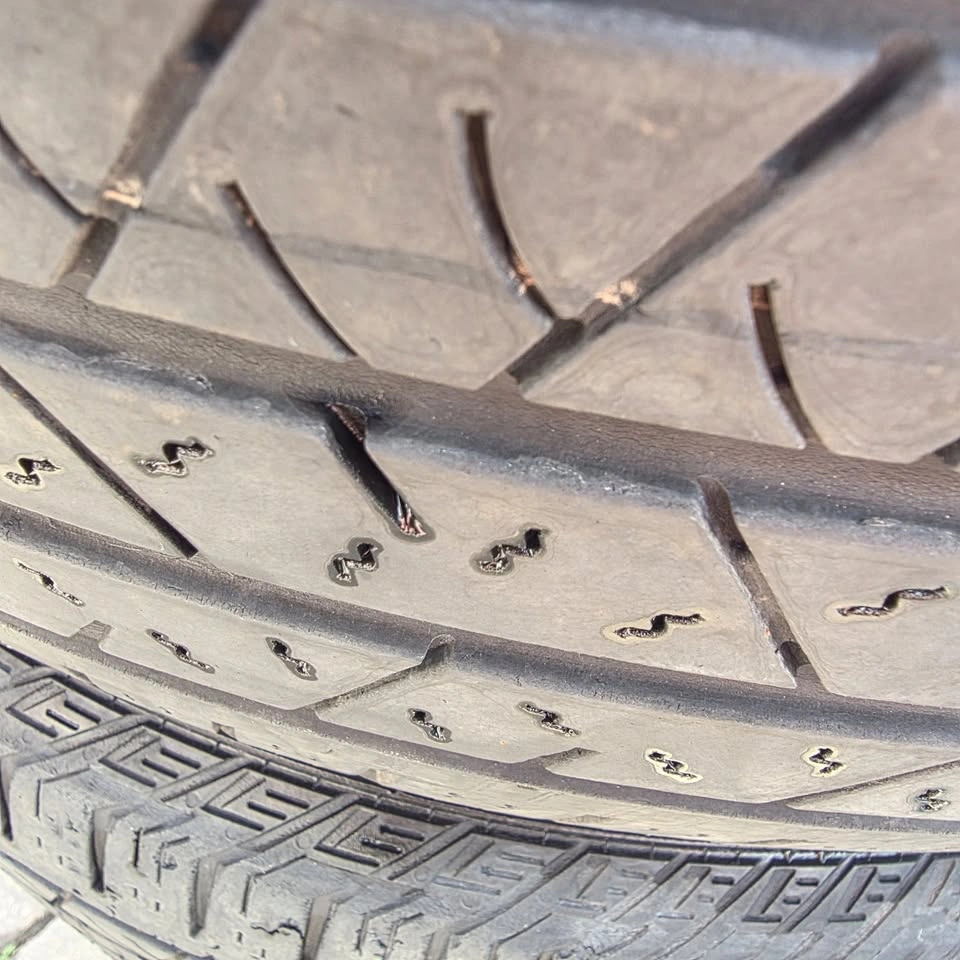 235/55/19 Continental cross LX sport all season tires - photo 2