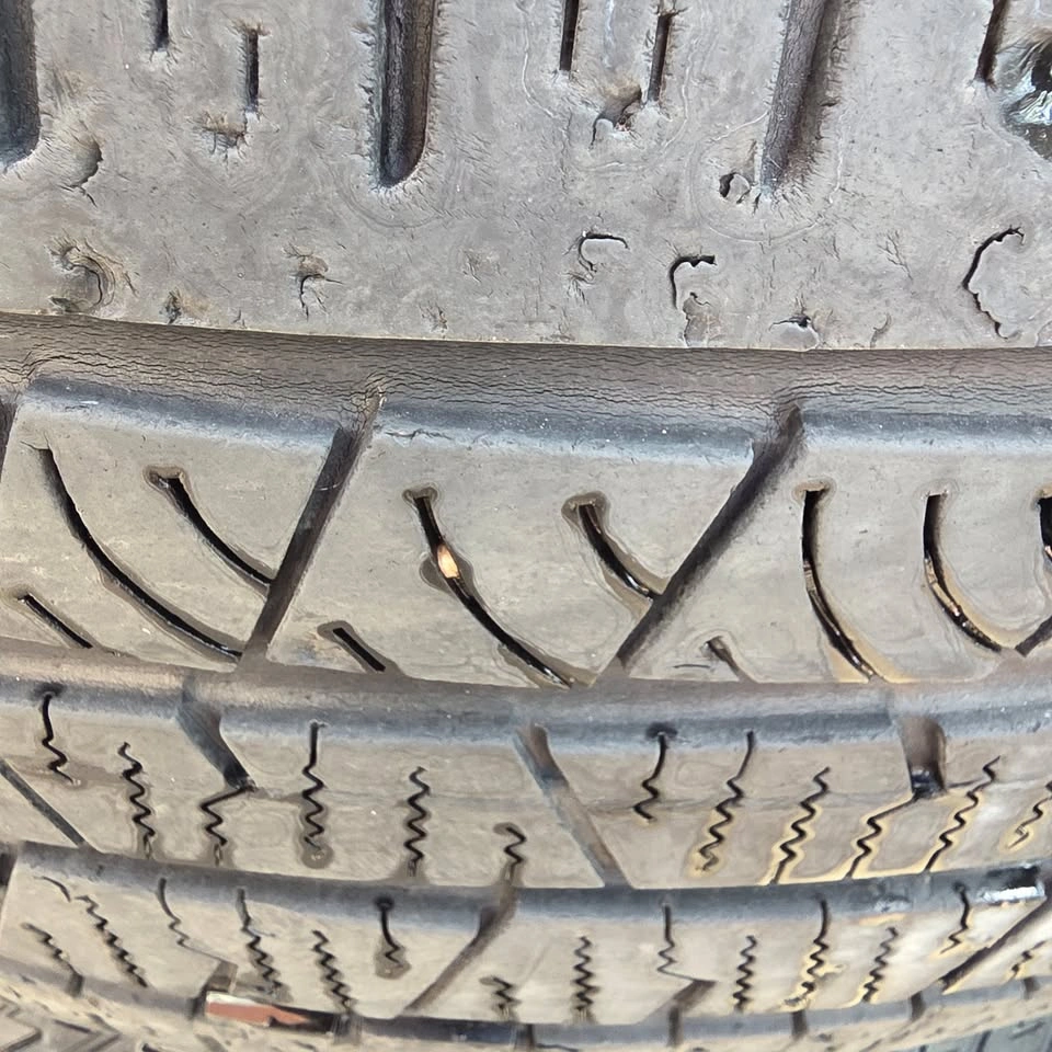 235/55/19 Continental cross LX sport all season tires - photo 3