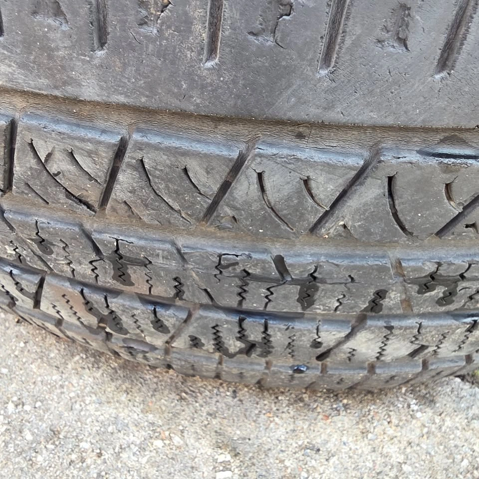 235/55/19 Continental cross LX sport all season tires - photo 5