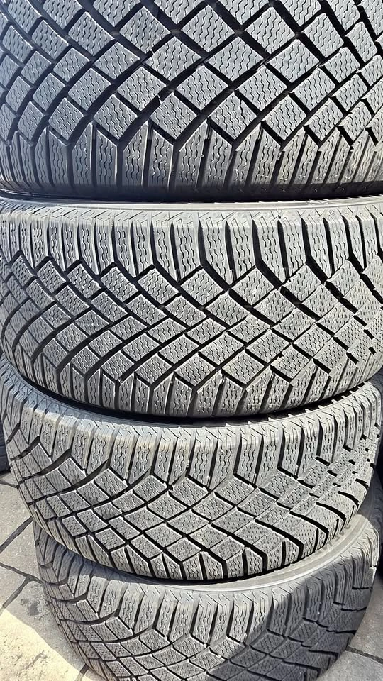 245/45/18 Continental winter tires 90% tread