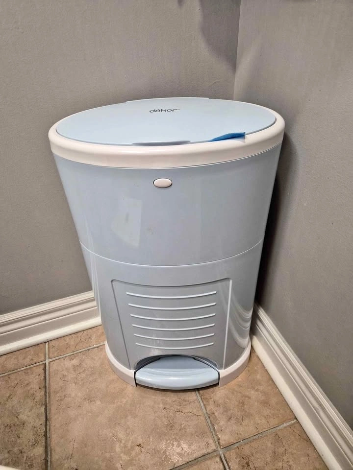 Dekor Plus Hands-Free Diaper Pail
