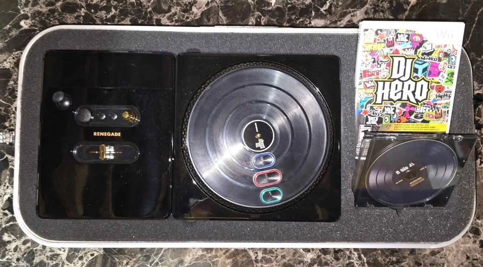 Wii DJ Hero Renegade Edition - photo 2
