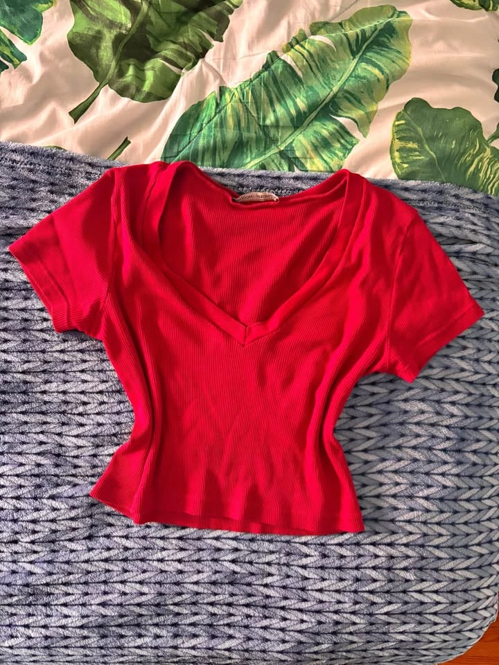 Red Brandy Melville Scoop V Neck Crop baby tee (O/S fits XS-S)