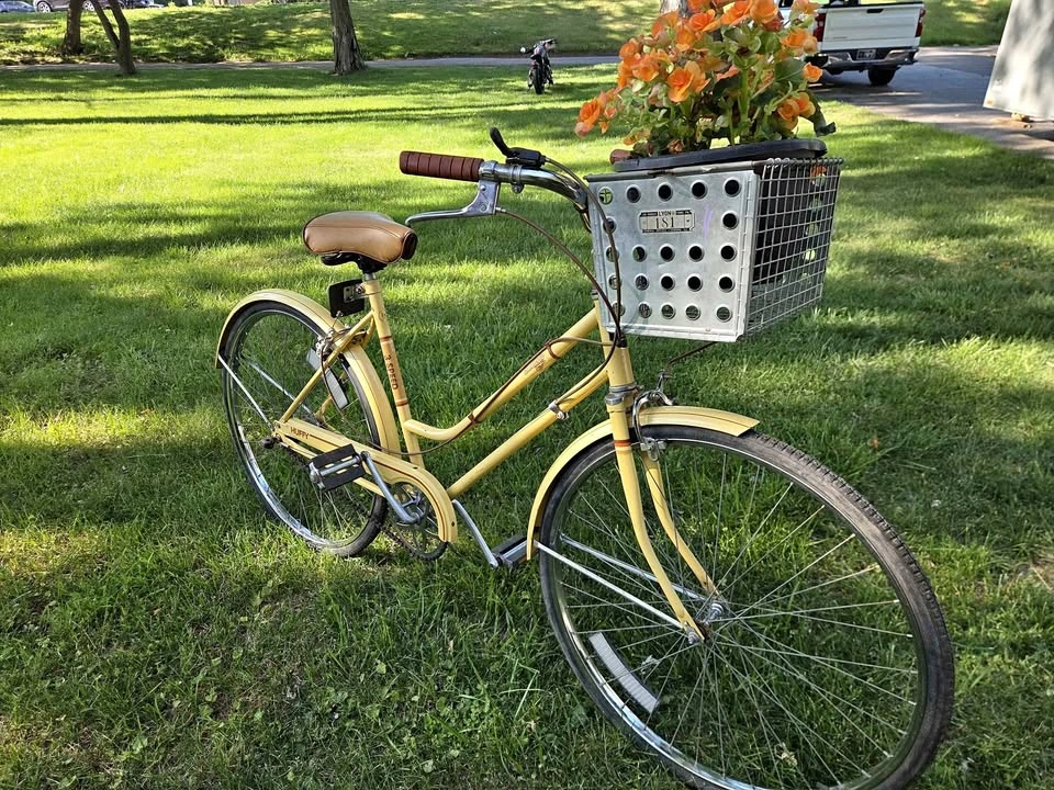 Vintage Ladies bicycle. Womens Girls bike. 3 speed