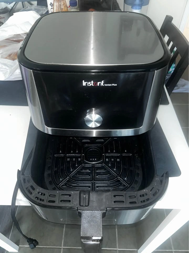 Instant Vortex Plus Air Fryer – Excellent Working Condition - photo 2