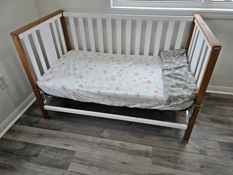 Storkcraft 4-in-1 Convertible Crib + Mattress & 4 Sheets