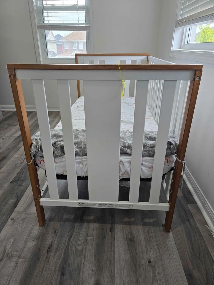 Storkcraft 4-in-1 Convertible Crib + Mattress & 4 Sheets - photo 2