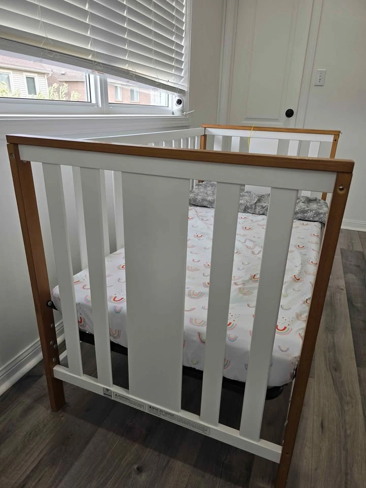 Storkcraft 4-in-1 Convertible Crib + Mattress & 4 Sheets - photo 3