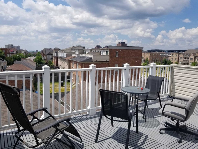 Bright furnished room, walk-in, next to Finch West TTC!