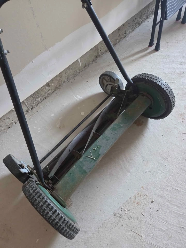 18inch Manual Lawn Mower - photo 2