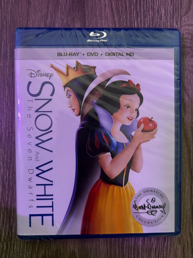 Disney Snow White and the Seven Dwarfs Blu-ray