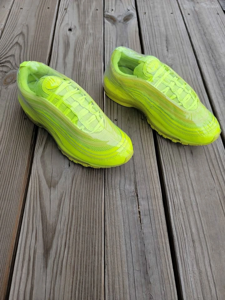 Nike airmax 97 volt women’s size 8.5 - photo 2