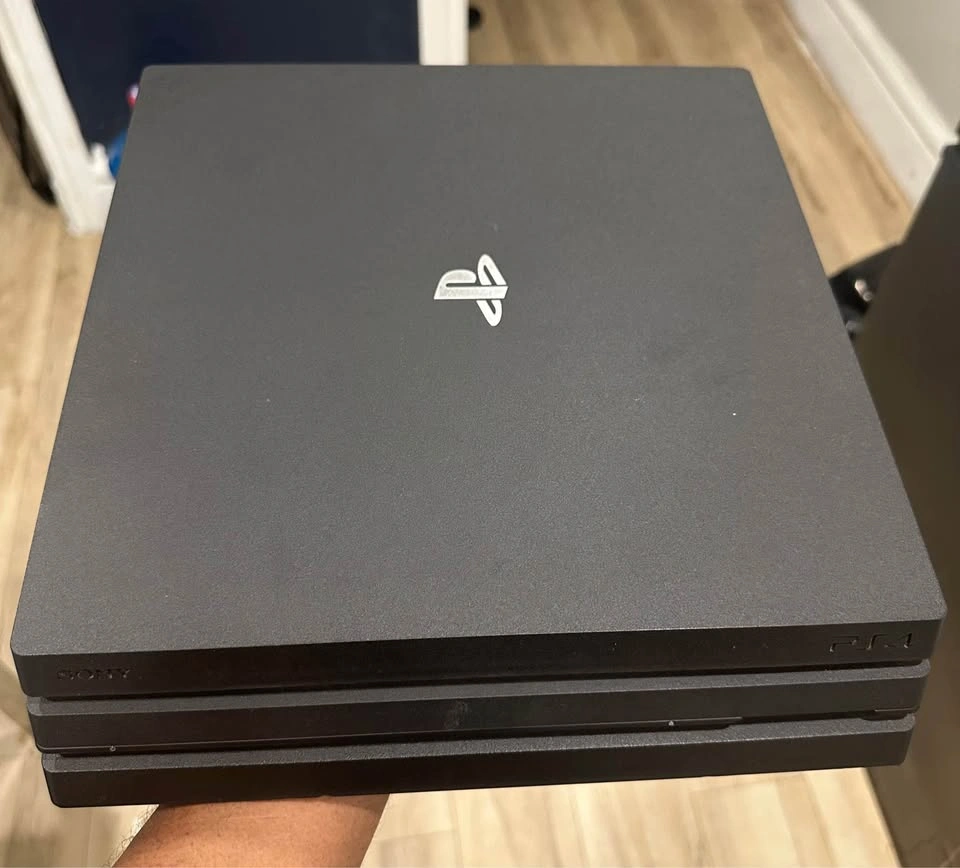 PS4 Pro 1TB with 2 games - photo 4