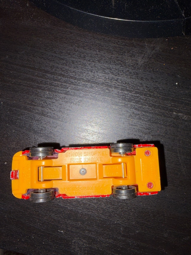 Matchbox Simon Snorkel Fire Engine - photo 2
