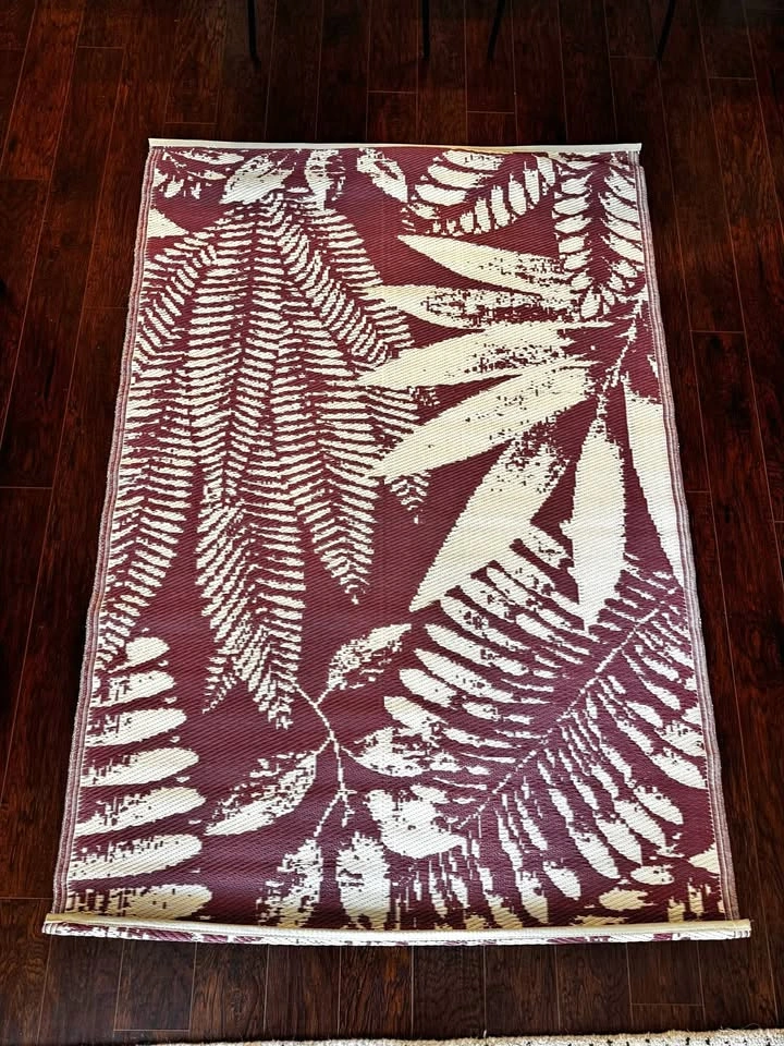 Reversible 4’ x 6’ Outdoor Rug