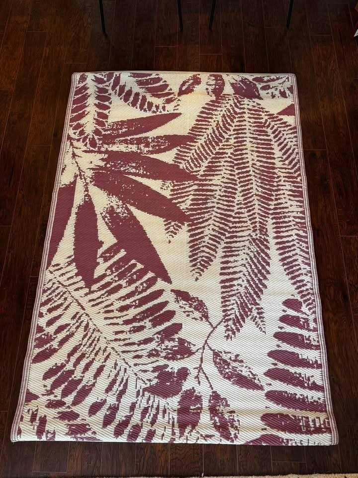 Reversible 4’ x 6’ Outdoor Rug - photo 2