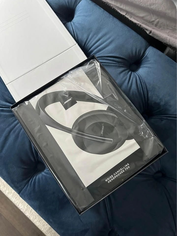 Bose Noise Canceling 700 Black (2 in stock) NEW & SEALED