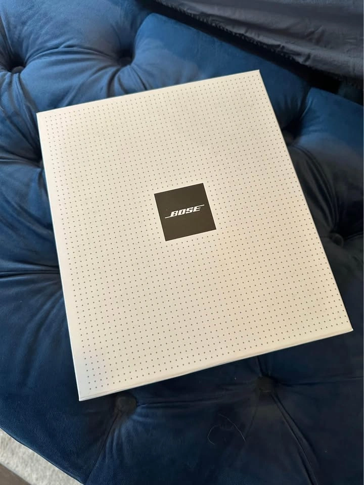 Bose Noise Canceling 700 Black (2 in stock) NEW & SEALED - photo 2