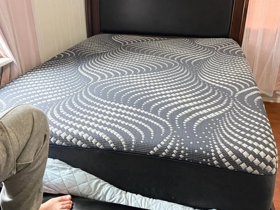 Queens bed mattress - photo 2