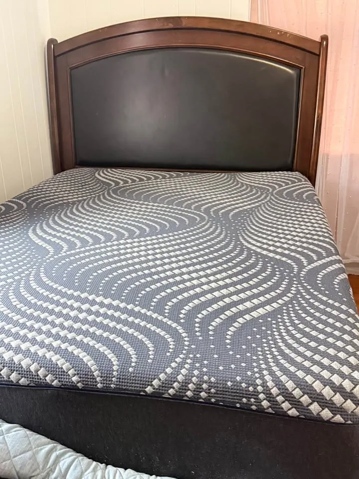Queens bed mattress - photo 3